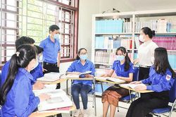 Tiếp sức sinh viên Lào bằng tiếng Việt