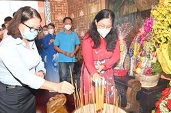 Lãnh đạo TP Hồ Chí Minh dâng hương tưởng nhớ Chủ tịch Tôn Đức Thắng