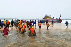 Công an Phú Yên khẩn trương có mặt tại vùng thiên tai, hỗ trợ ngư dân