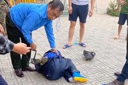Clip: Người dân vây bắt đối tượng đổ xăng khắp sàn, dọa châm lửa cướp ngân hàng ở Thái Nguyên