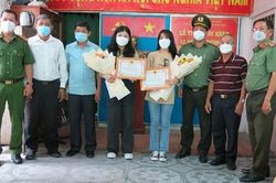 Khen thưởng 2 nữ sinh viên dũng cảm truy bắt cướp