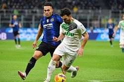 Soi kèo nhà cái Lazio vs Sassuolo. Nhận định, dự đoán bóng đá Serie A (23h00, 2/4)