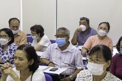 Lớp học tiếng Anh dành cho các bậc cao niên