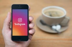 Instagram cho phép người dùng vừa chat vừa lướt News feed
