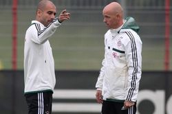 Pep Guardiola khuyên MU: Ký ngay Erik ten Hag, kẻo tiếc