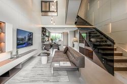 Biệt thự thoáng đãng hơn 300m² theo phong cách hiện đại, thiết kế nội thất hết 5 tỷ của gia đình ở Bình Dương