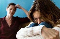 Con cái tuổi dậy thì chẳng bao giờ nói là mình bị trầm cảm, nhưng đây là những 'manh mối'