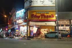 Ô tô 'điên' lao vào tiệm bánh mì ở Đà Nẵng, nhiều người bị thương