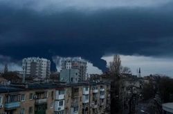 Không kích phá hủy hoàn toàn nhà máy lọc dầu gần cảng chiến lược Odessa