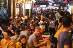 Có một tâm lý 'xả hơi' như chưa hề… COVID-19