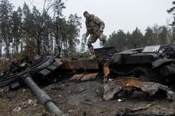 Ukraine tuyên bố giành lại kiềm quyền soát Kiev, đàm phán hòa bình tiến triển