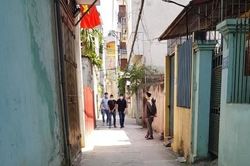 Tên cướp kề dao vào cổ nữ sinh cướp điện thoại, còn bắt đọc mật khẩu