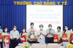 Phó Chủ tịch - Tổng Thư ký Lê Tiến Châu chúc Tết Chol Chnam Thmay tại Đồng Tháp