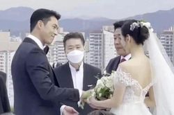 Khoảnh khắc tình tứ của Hyun Bin, Son Ye Jin trong hôn lễ