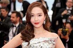 Jessica nỗ lực cứu sự nghiệp sau khi bị đuổi khỏi SNSD
