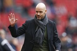 Chuyển nhượng bóng đá: Xavi giữ Gavi và Araujo; HLV Erik ten Hag sắp tới MU; Conte thay Pochettino?
