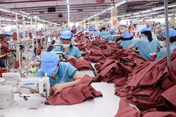 Kiến nghị gỡ khó cho doanh nghiệp dệt may xuất khẩu sang Nga và Ukraine