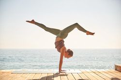 Mặc quần yoga, mỹ nhân lộ vùng nhạy cảm khiến người nhìn phát ngại