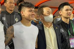 Bầu Hiển nhắn nhủ điều gì với Quang Hải trong ngày chia tay?