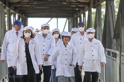 Phó Chủ tịch nước Võ Thị Ánh Xuân ấn tượng với trang trại bò sữa TH