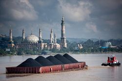 Indonesia nâng giá than đá lên mức cao kỷ lục