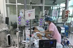 Bé gái nguy kịch vì di chứng hậu Covid-19 nặng