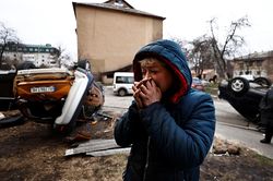 Nga không kích ở cả miền Đông và Nam Ukraine