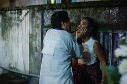 'Đêm tối rực rỡ!' gây xúc động với câu chuyện bạo hành gia đình
