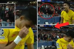Luis Diaz bị CĐV Benfica ném gậy vào người khi ăn mừng