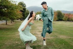 Cặp đôi 'thị phi' nhất nhì showbiz Việt tung ảnh cưới cực tình