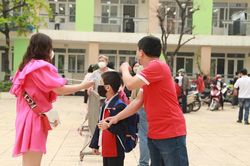 Hà Nội: Học sinh tiểu học hào hứng đến trường sau gần 1 năm học online