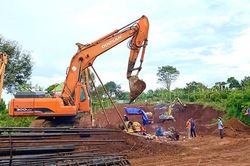 Giá vật liệu xây dựng tăng, nhà thầu thêm áp lực