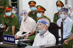 Ra tòa, cựu Chủ tịch Khánh Hòa đề nghị xử lý 'những ai tráo trở'