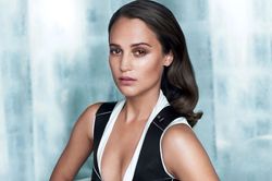 Minh tinh 'Tomb Raider' từng tủi thân khi đóng cảnh nóng