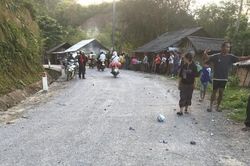 Mỏ đá nổ mìn khiến 2 người bị thương