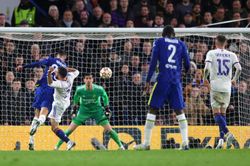 Thể thao Thể thao Benzema nghiền nát The Blues