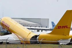 Máy bay Boeing của DHL gãy đôi khi hạ cánh