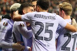 Tứ kết Europa League lượt đi: Torres giúp Barca thoát thua trên đất Đức