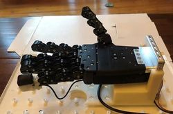 Dùng máy in 3D, các nhà khoa học tạo ra ngón tay robot thiên thần