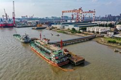Giá dầu hôm nay 8/4: Giảm vì IEA thông báo xả 120 triệu thùng dầu