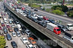 Đường vành đai 3 trên cao Hà Nội ùn tắc hàng chục km