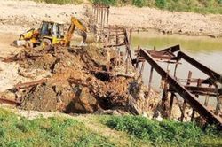 Cảnh sát Ấn Độ truy tìm băng nhóm trộm cả cây cầu để bán sắt vụn
