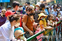 Các điểm vui chơi đông đúc trong ngày nghỉ lễ Giỗ Tổ Hùng Vương
