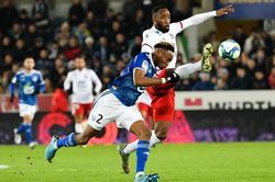 Soi kèo nhà cái Strasbourg vs Lyon. Nhận định, dự đoán bóng đá Ligue 1 (00h00, 11/4)