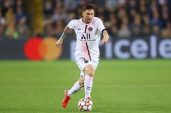 Messi san bằng kỷ lục trong màu áo Barca