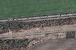 Đoàn xe quân sự dài 13km của Nga tiến về miền Đông Ukraine