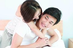 Chồng nhắn tin cho bồ, vợ vẫn 'bỏ qua'