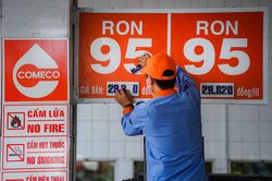 Giá xăng ngày mai giảm khoảng 1.000 đồng/lít?