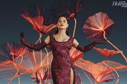 Sao nữ gốc Việt và hành trình đấu tranh miệt mài để áo dài tỏa sáng ở Hollywood