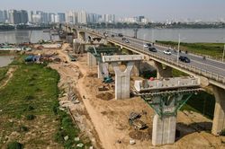 Cây cầu 2.500 tỷ đồng thành hình trên sông Hồng